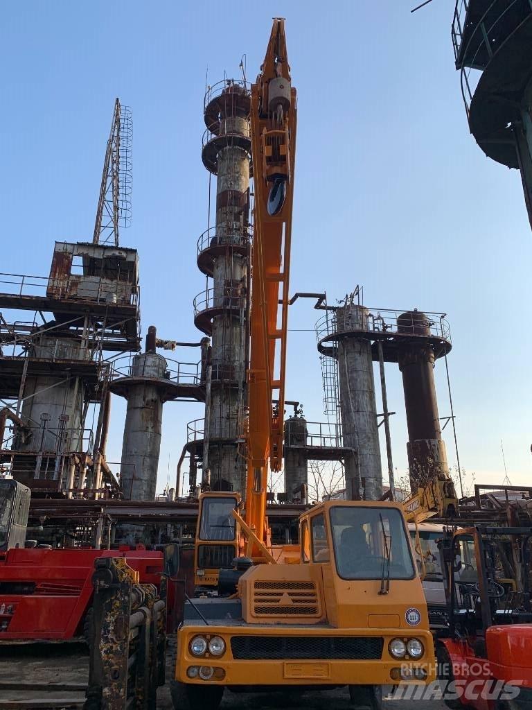 Kato NK 250 E رافعات صالحة لكل أنواع الطرق