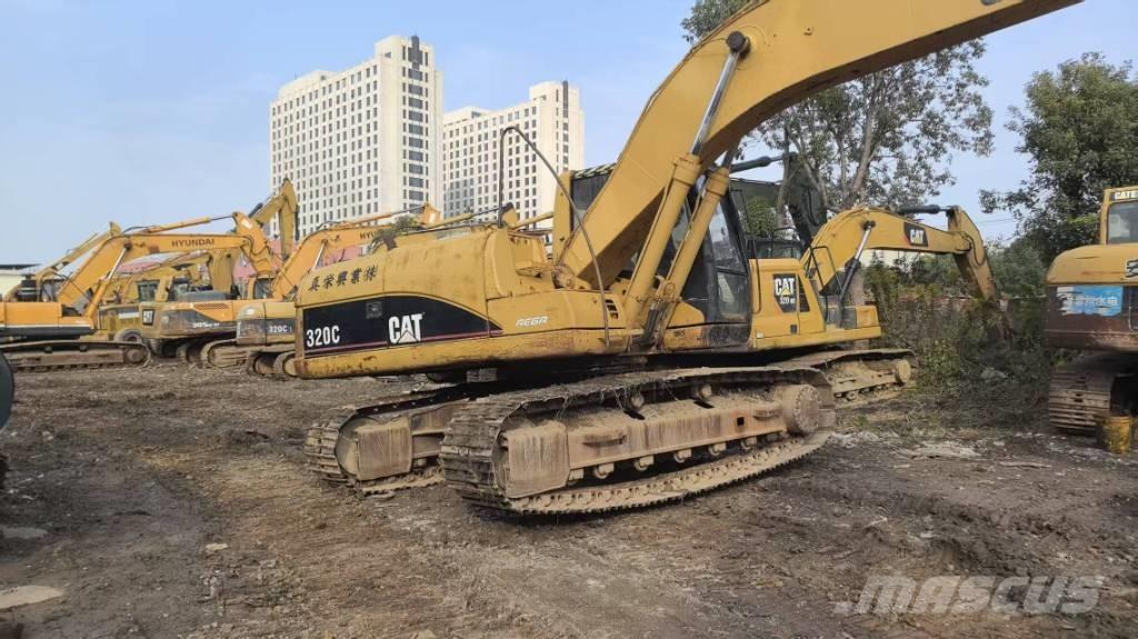 CAT 320C حفارات زحافة