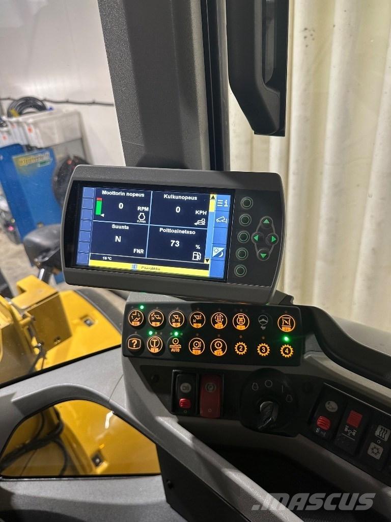 CAT 924 K لوادر بعجل