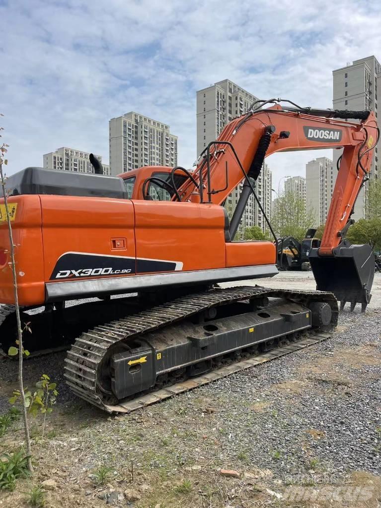 Doosan DX 300 LC حفارات زحافة