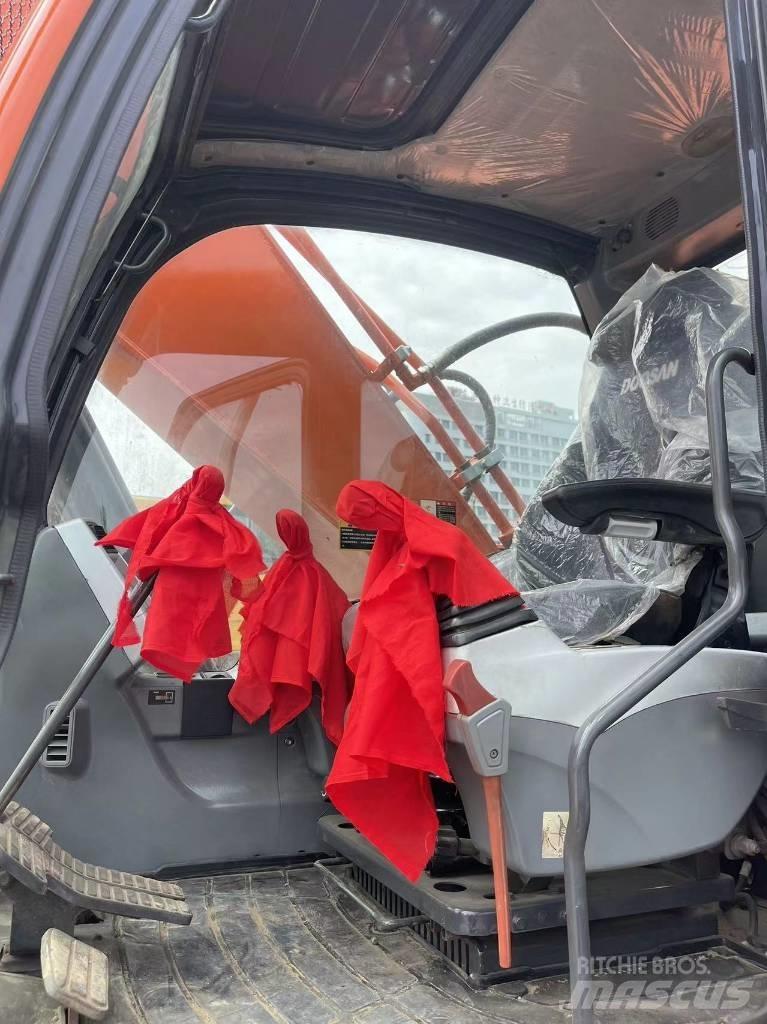Doosan DX 300 LC حفارات زحافة