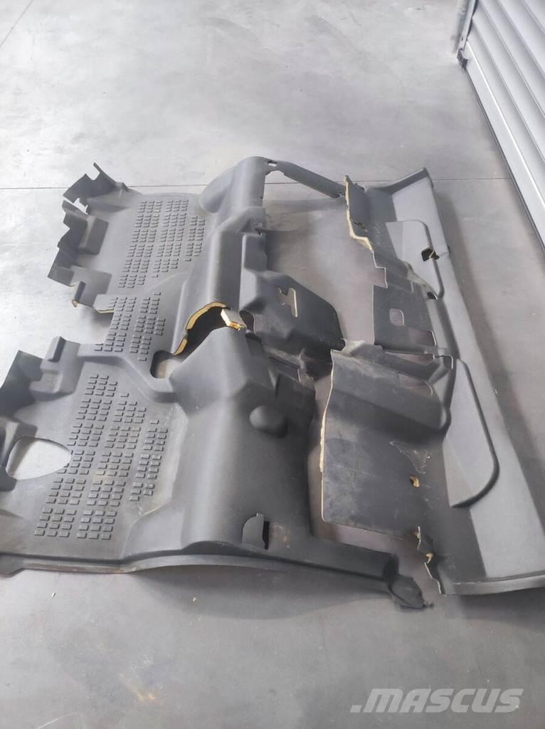 Nissan Floor Mat كابينة والداخلية