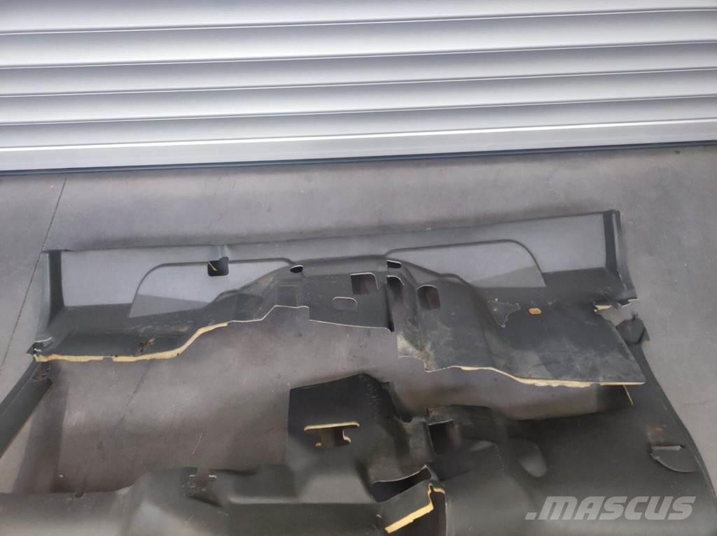 Nissan Floor Mat كابينة والداخلية