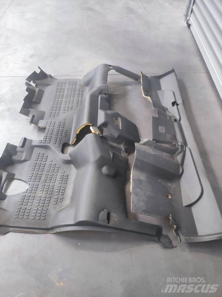 Nissan Floor Mat كابينة والداخلية