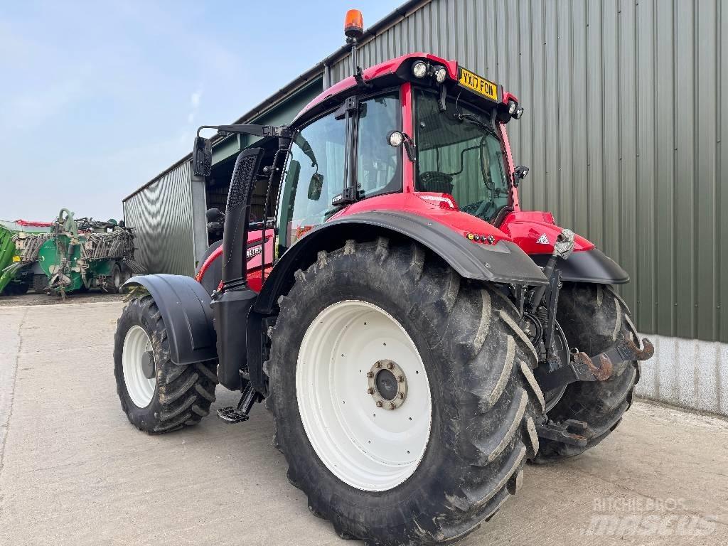 Valtra T194 Versu الجرارات