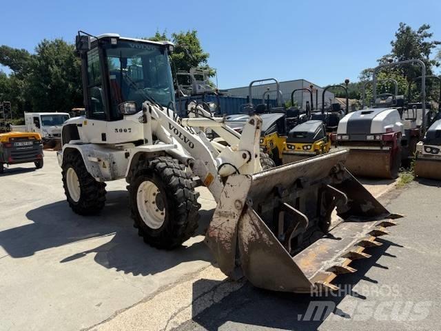 Volvo L 30 G لوادر بعجل
