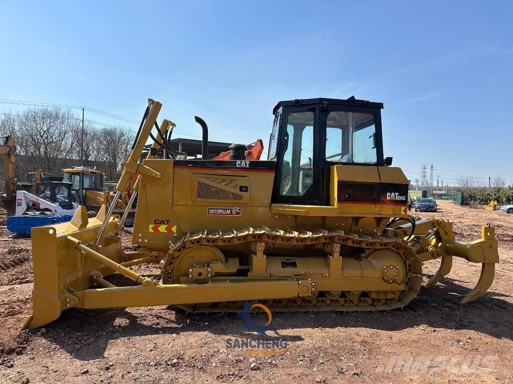 CAT D 6 G بلدوزرات مجنزرة