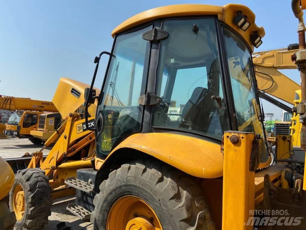 JCB 3 CX لوادر ذات جرافات عكسية