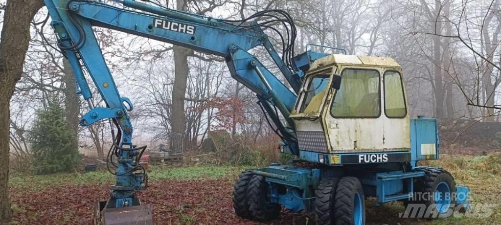 Fuchs F 712 حفارات بعجل