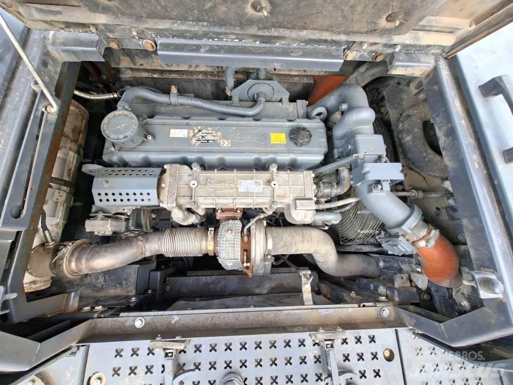Doosan DX 300 LC-5 حفارات زحافة