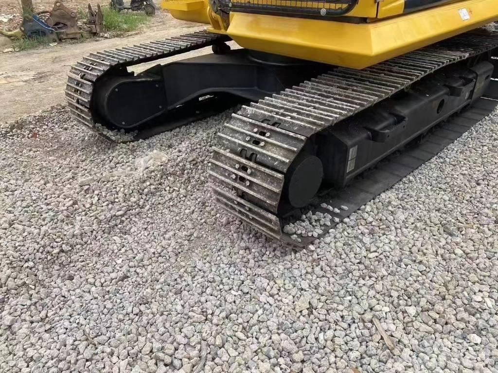 Komatsu PC 130 LC حفارات زحافة