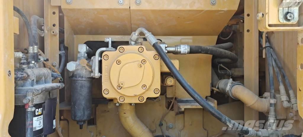 CAT 320GC حفارات زحافة