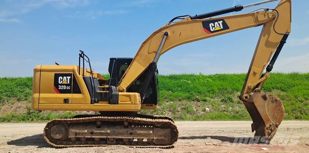 CAT 320GC حفارات زحافة