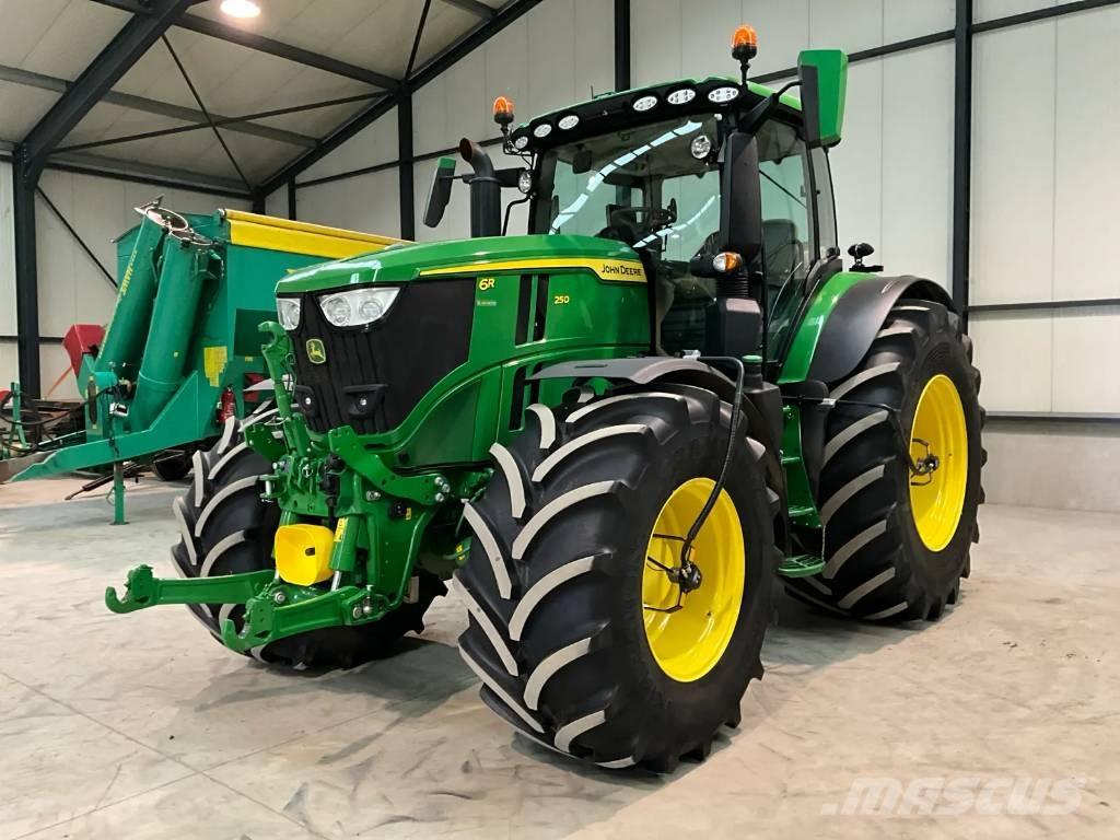 John Deere 6R 250 الجرارات