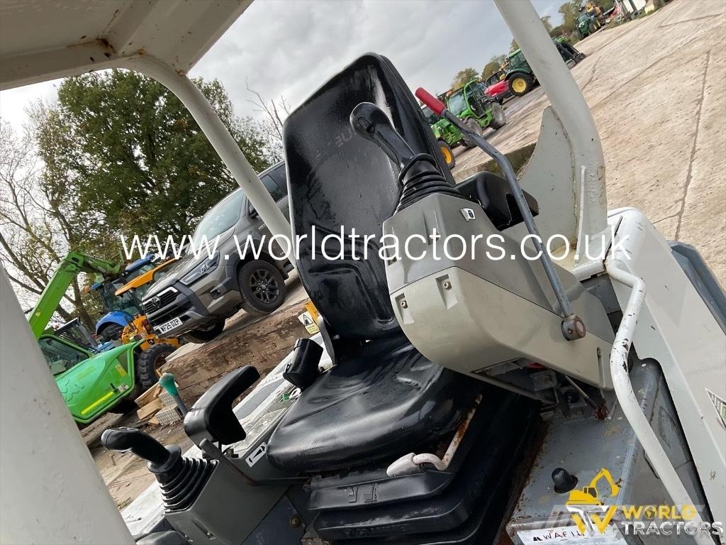 Takeuchi TB 228 حفارات صغيرة أقل من 7 طن (حفارات صغيرة)