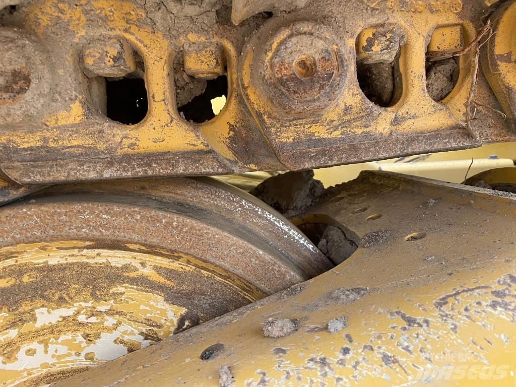 CAT D 6 T EPA بلدوزرات مجنزرة