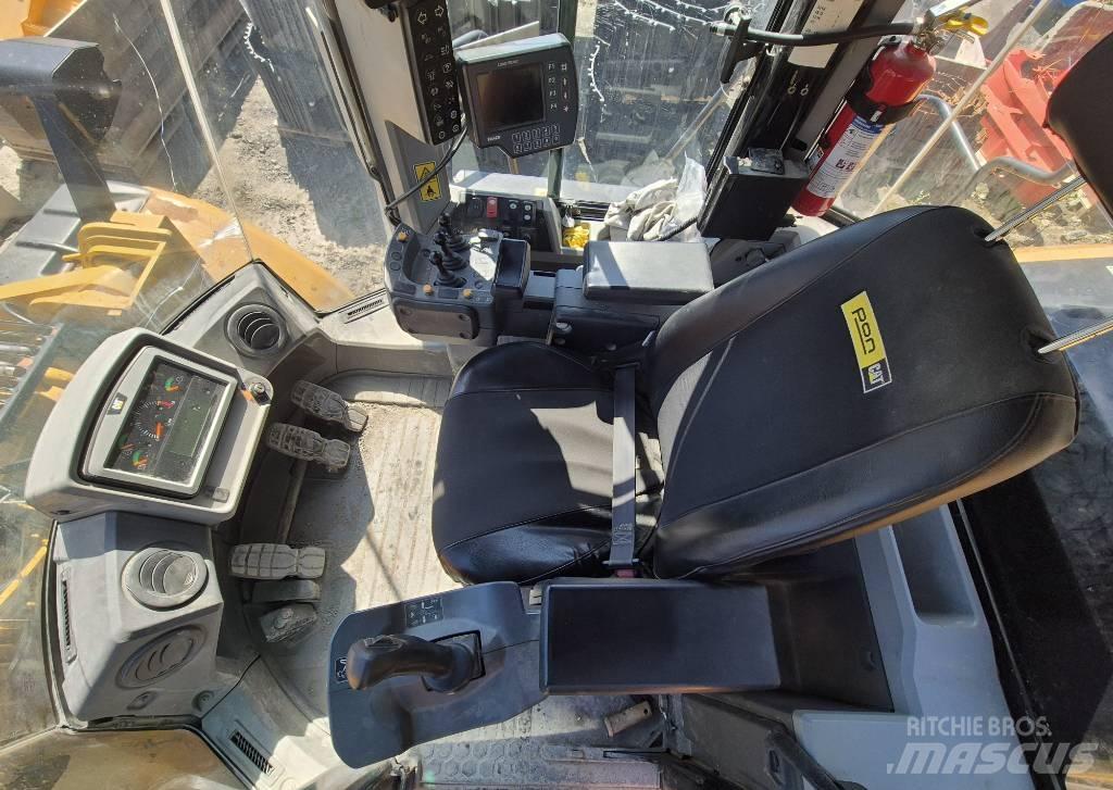 CAT 966M لوادر بعجل