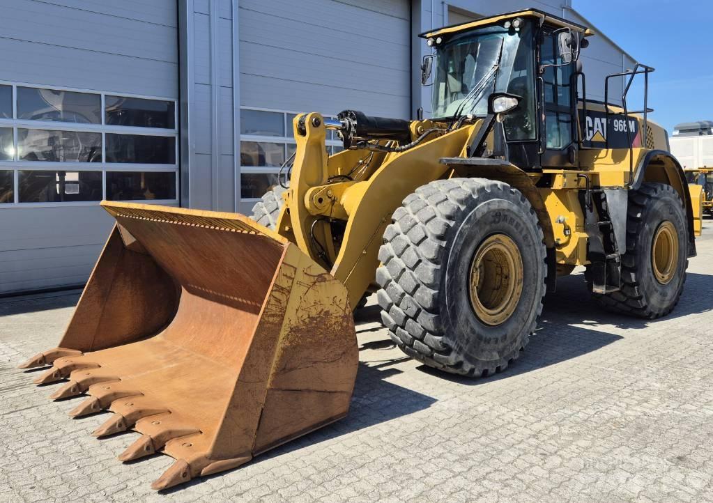 CAT 966M لوادر بعجل