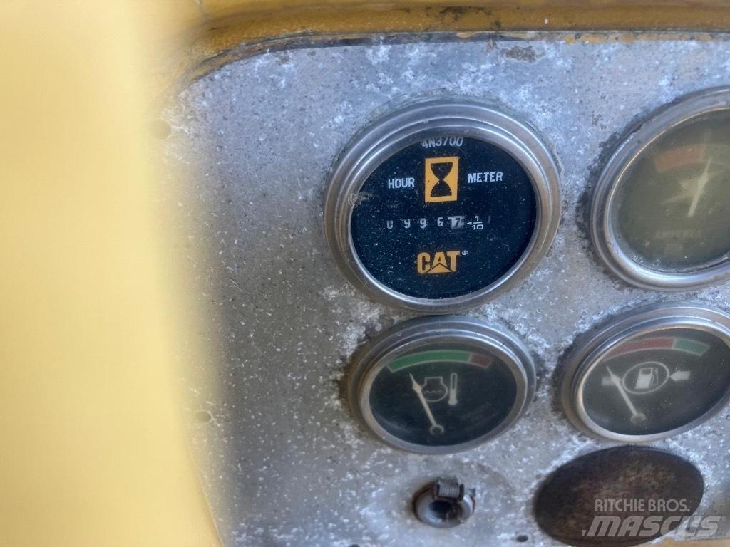 CAT D 9 H بلدوزرات مجنزرة