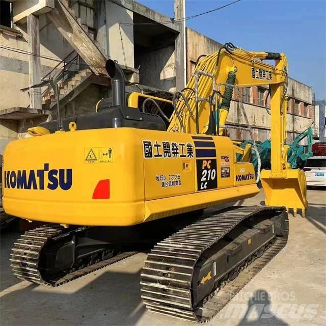 Komatsu PC 210 حفارات زحافة
