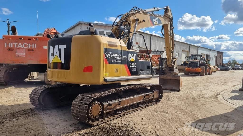 CAT 320 E حفارات زحافة