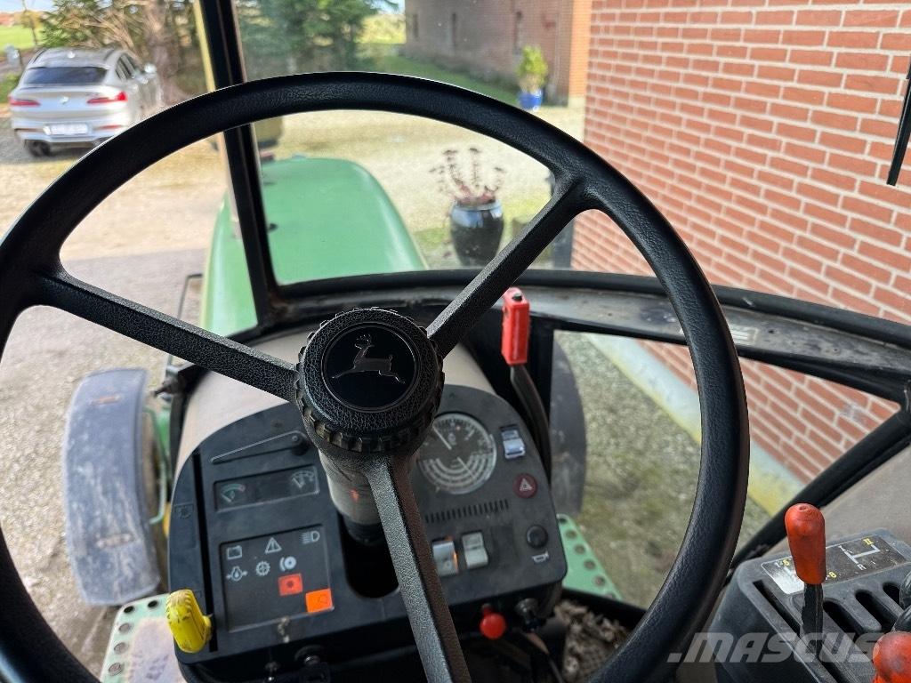 John Deere 3050 الجرارات