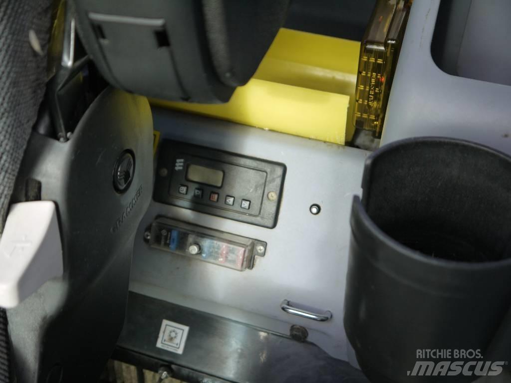 Komatsu PW 160-7E0 حفارات بعجل