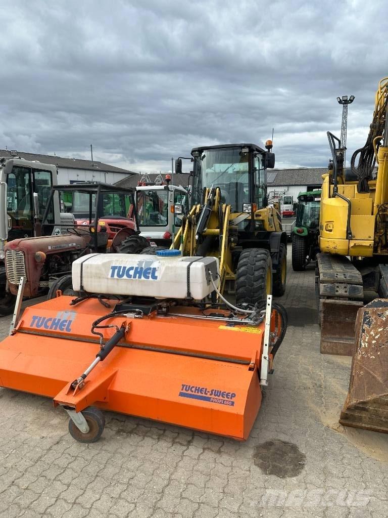 Yanmar V 100 لوادر صغيرة