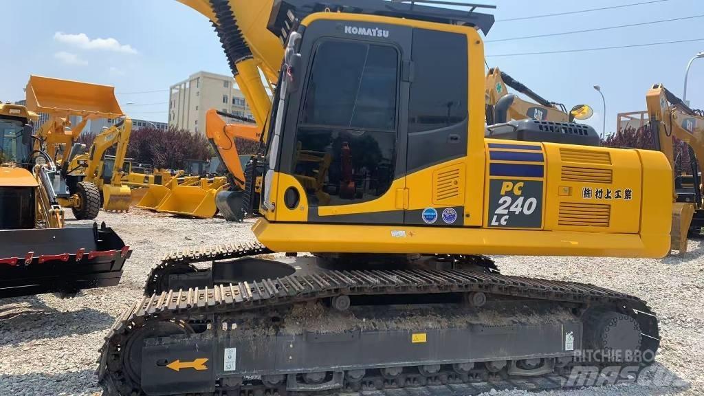 Komatsu PC 240 حفارات زحافة