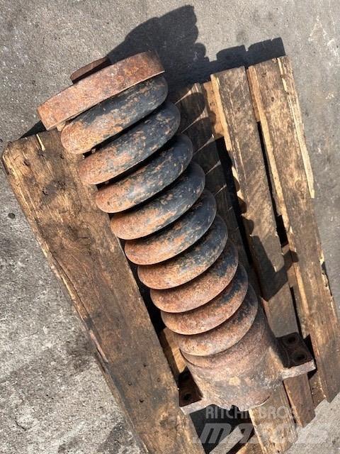 CAT 325 C NAPINACZ المسارات والسلاسل والهيكل السفلي