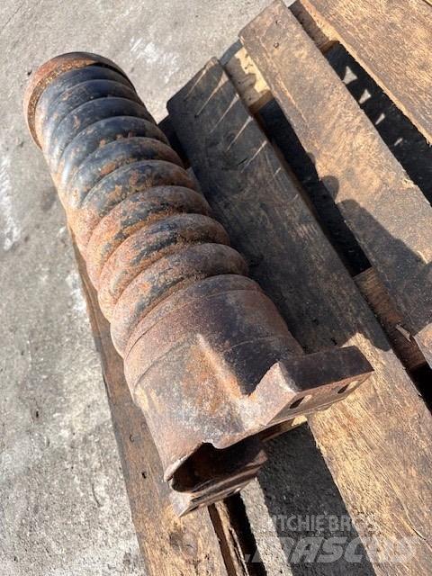 CAT 325 C NAPINACZ المسارات والسلاسل والهيكل السفلي