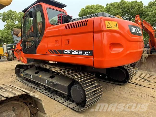 Doosan DX 225 LCA حفارات زحافة