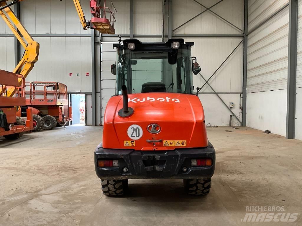 Kubota R 065 لوادر بعجل