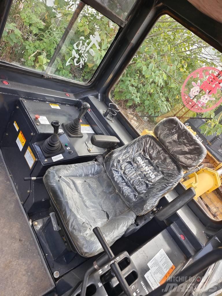Shantui SD 32 بلدوزرات مجنزرة