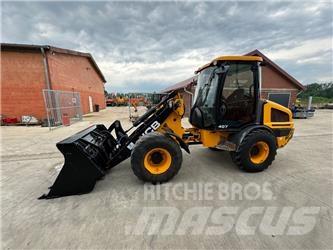 JCB 407 لوادر بعجل