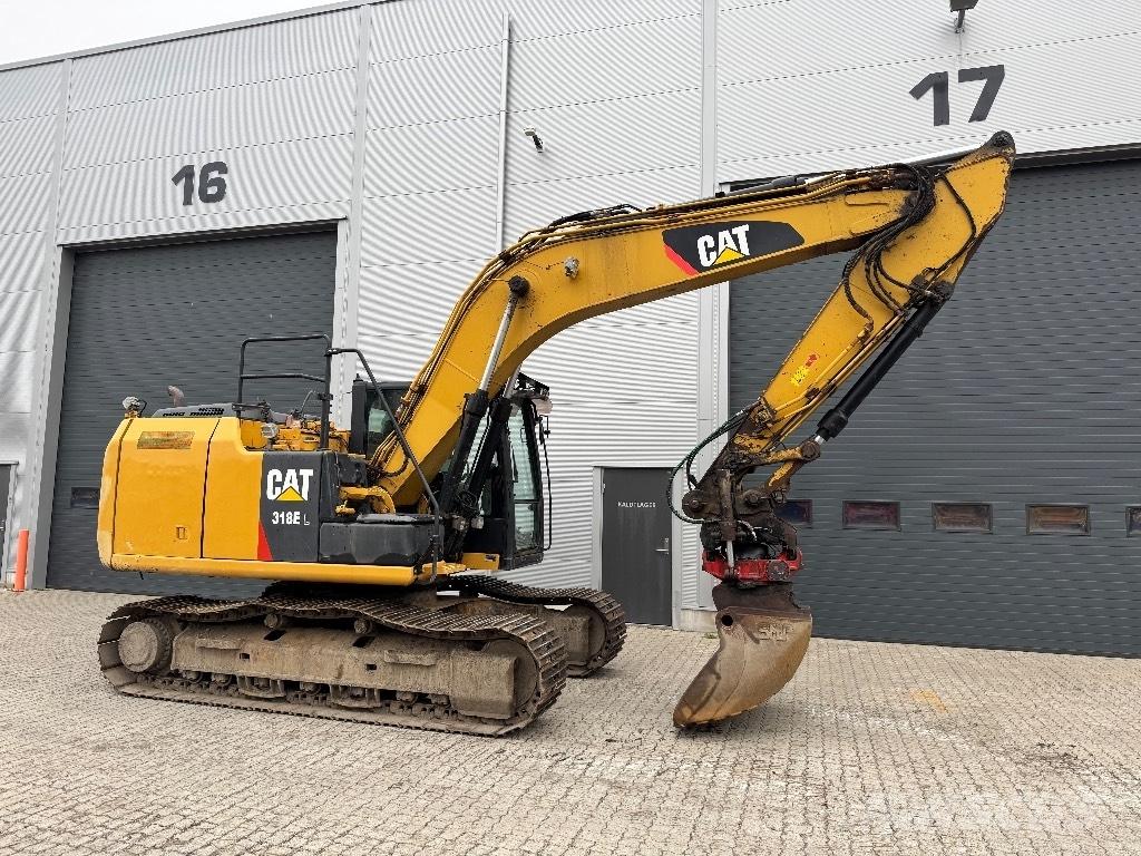 CAT 318 E L حفارات زحافة