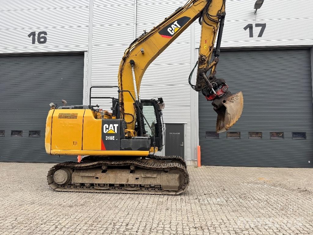 CAT 318 E L حفارات زحافة
