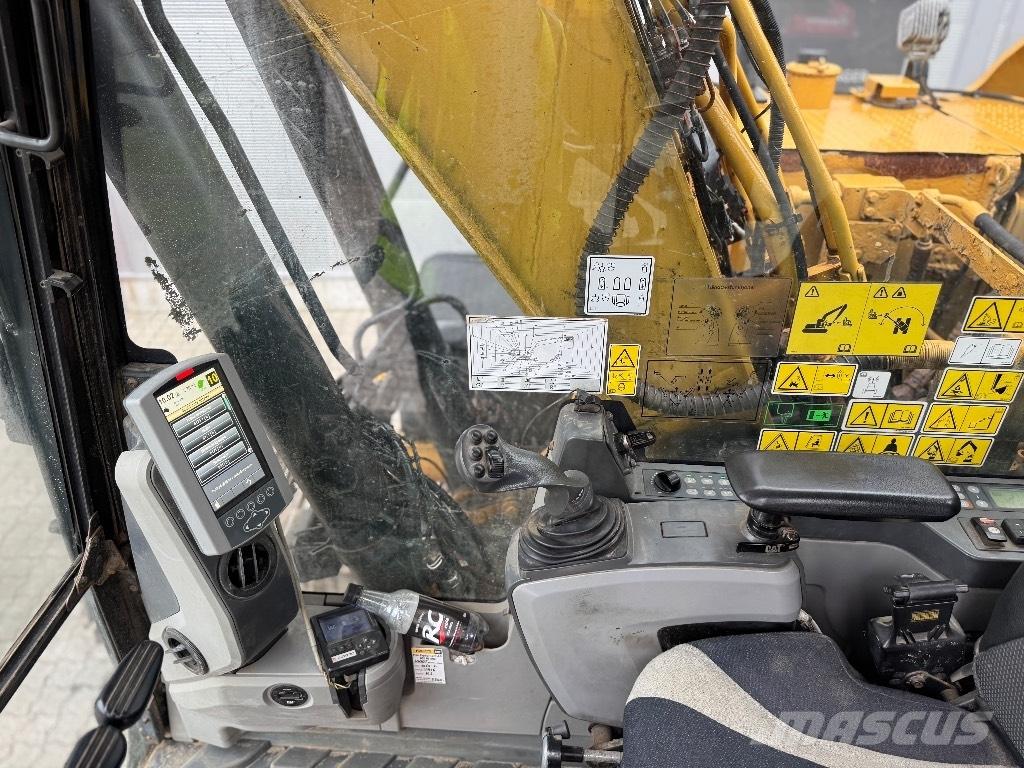 CAT 318 E L حفارات زحافة