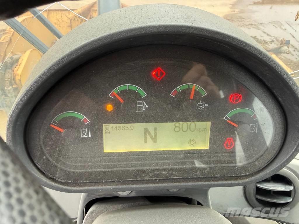 CAT 938 M لوادر بعجل