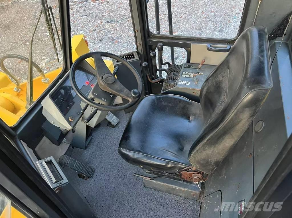 Komatsu WA 320-3 لوادر بعجل