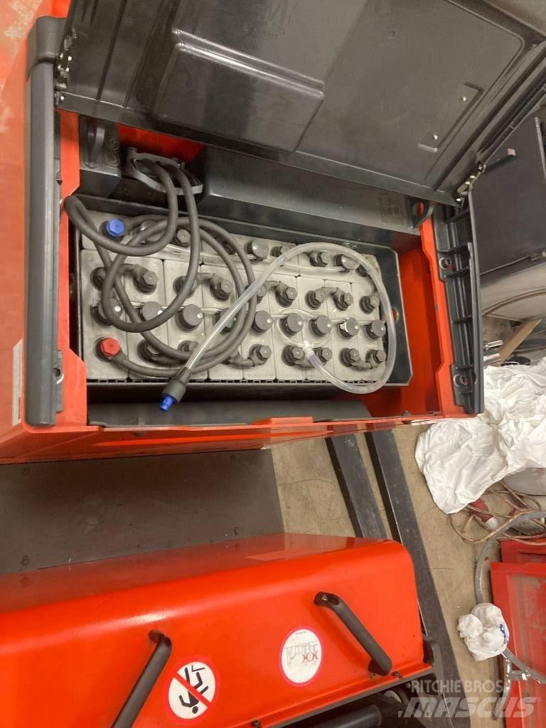 Linde L12AC معدات التكديس الجوالة