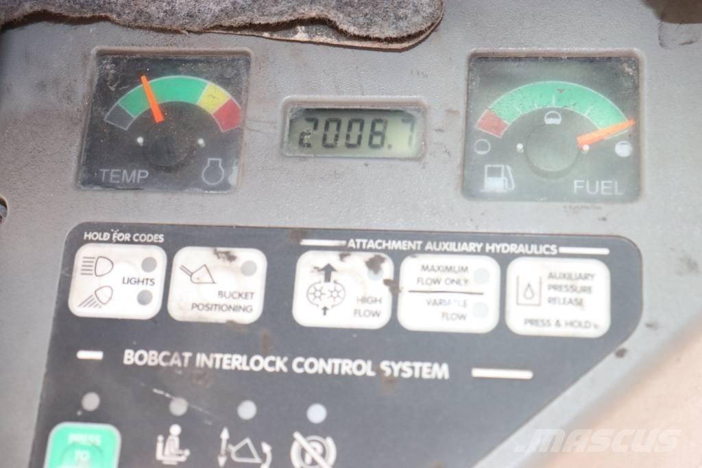 Bobcat S 130 لوادر صغيرة