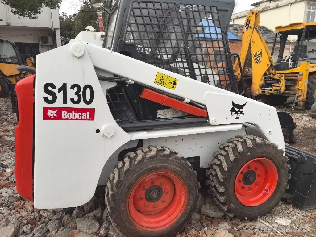 Bobcat S 130 لوادر انزلاقية التوجيه