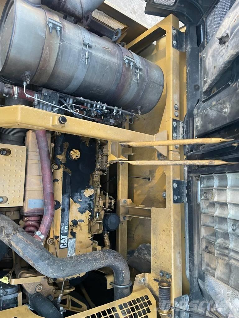 CAT 349 EL حفارات زحافة