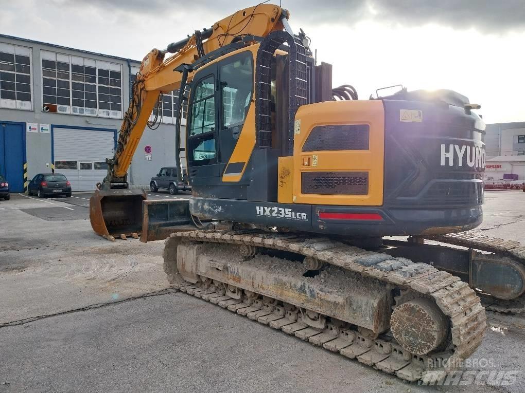 Hyundai HX 235 LCR حفارات زحافة