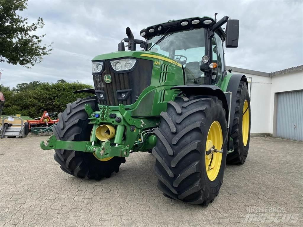 John Deere 6215R الجرارات