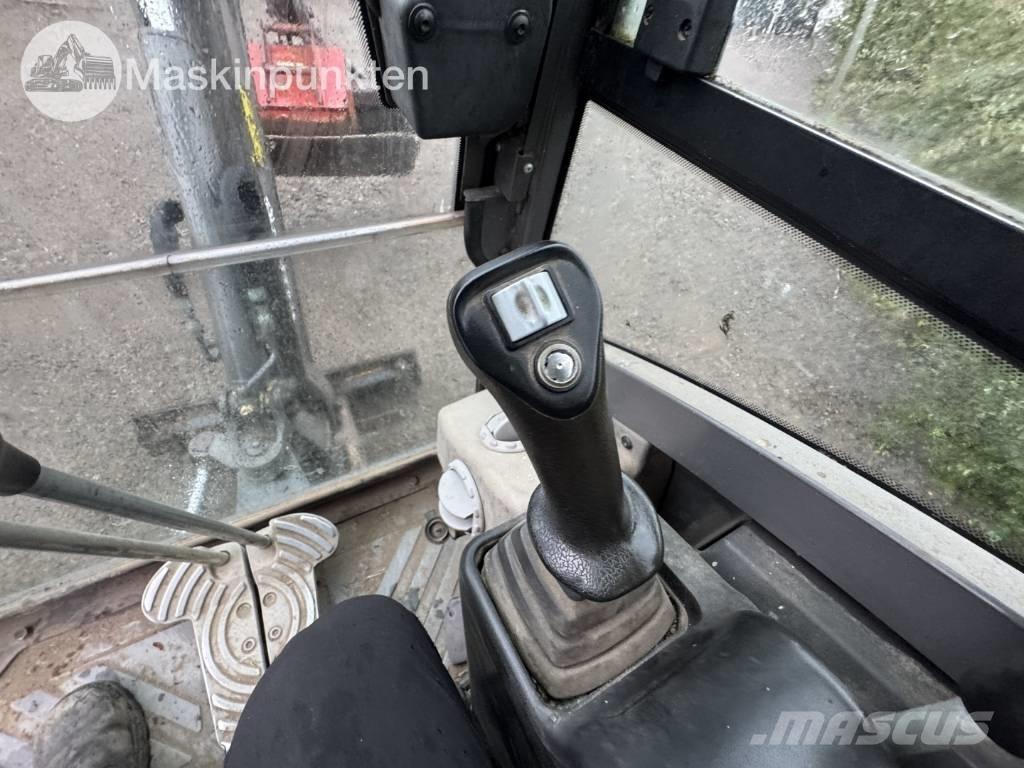 New Holland 8560 الجرارات