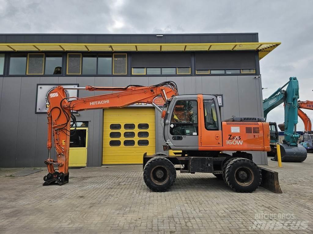 Hitachi ZX160W حفارات بعجل