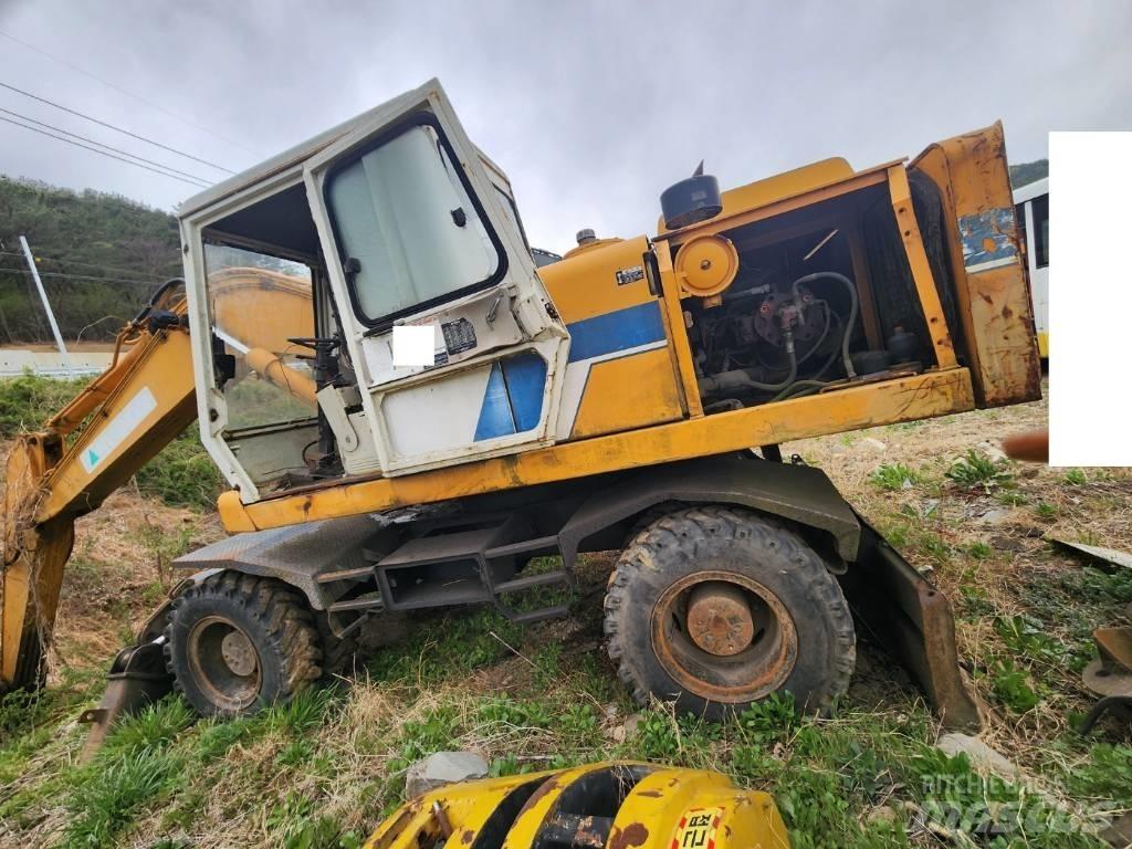Hyundai ROBEX 2000W حفارات بعجل