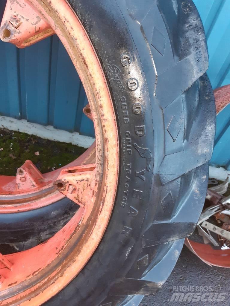 Goodyear 12.4-36 الإطارات والعجلات والحافات